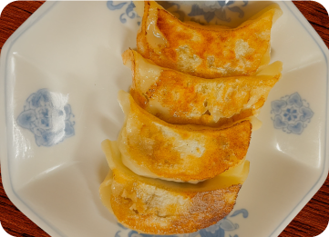 弟子屈昇龍軒のぎょうざ4個